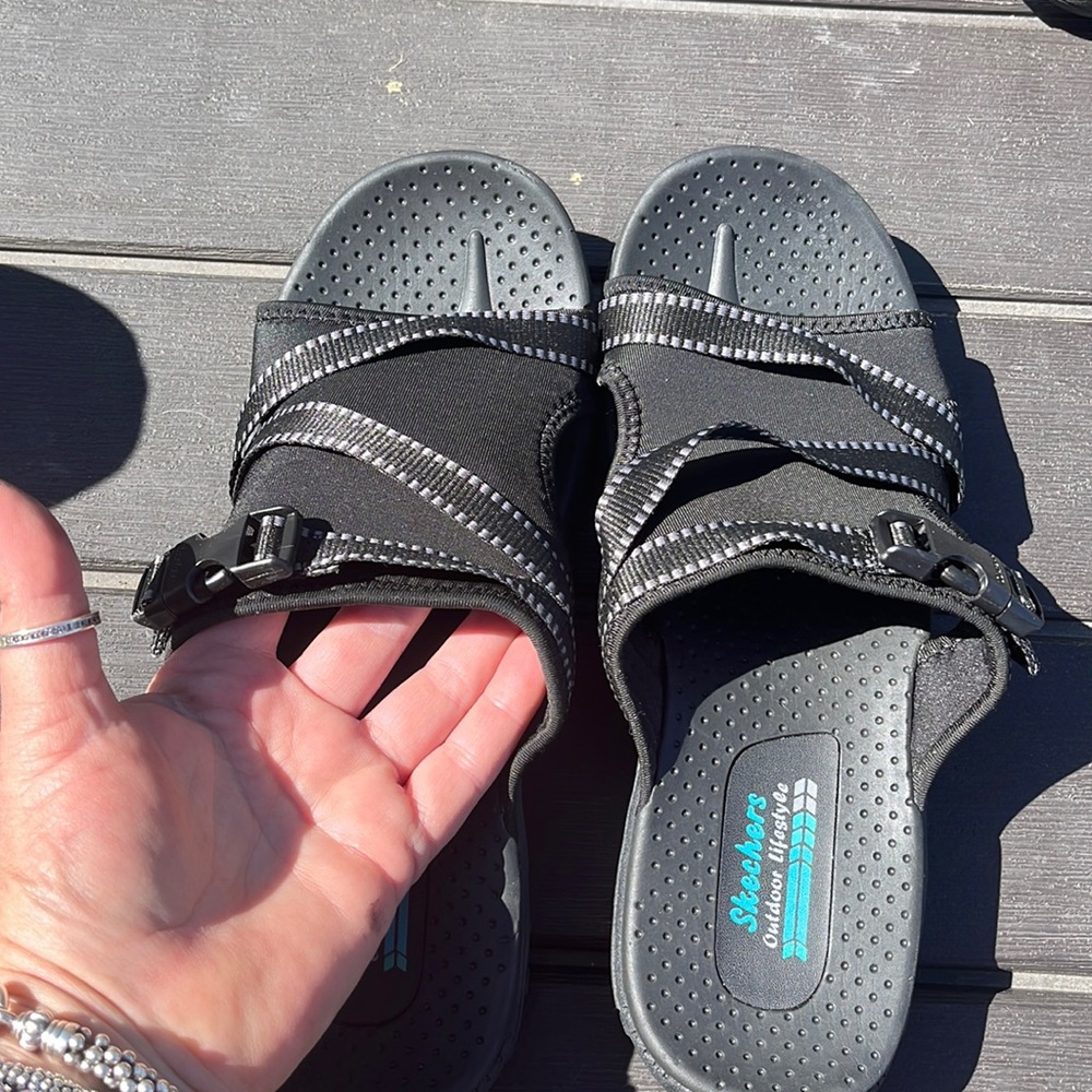 Sketchers black sandals